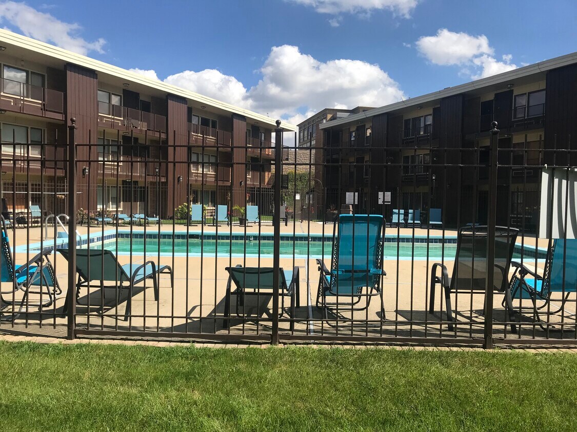 Heated Pool - 9624 W Higgins Rd