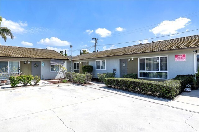 Building Photo - 2204 E La Palma Ave