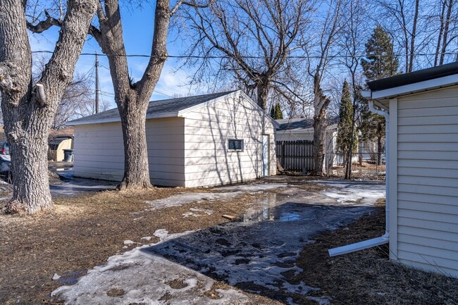 Foto del edificio - One Bedroom, One Bathroom Single Family Home