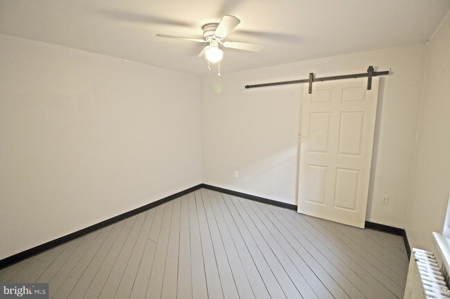 Foto del edificio - 270 S 9th St
