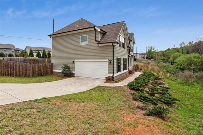 Building Photo - 4005 cherokee Holw