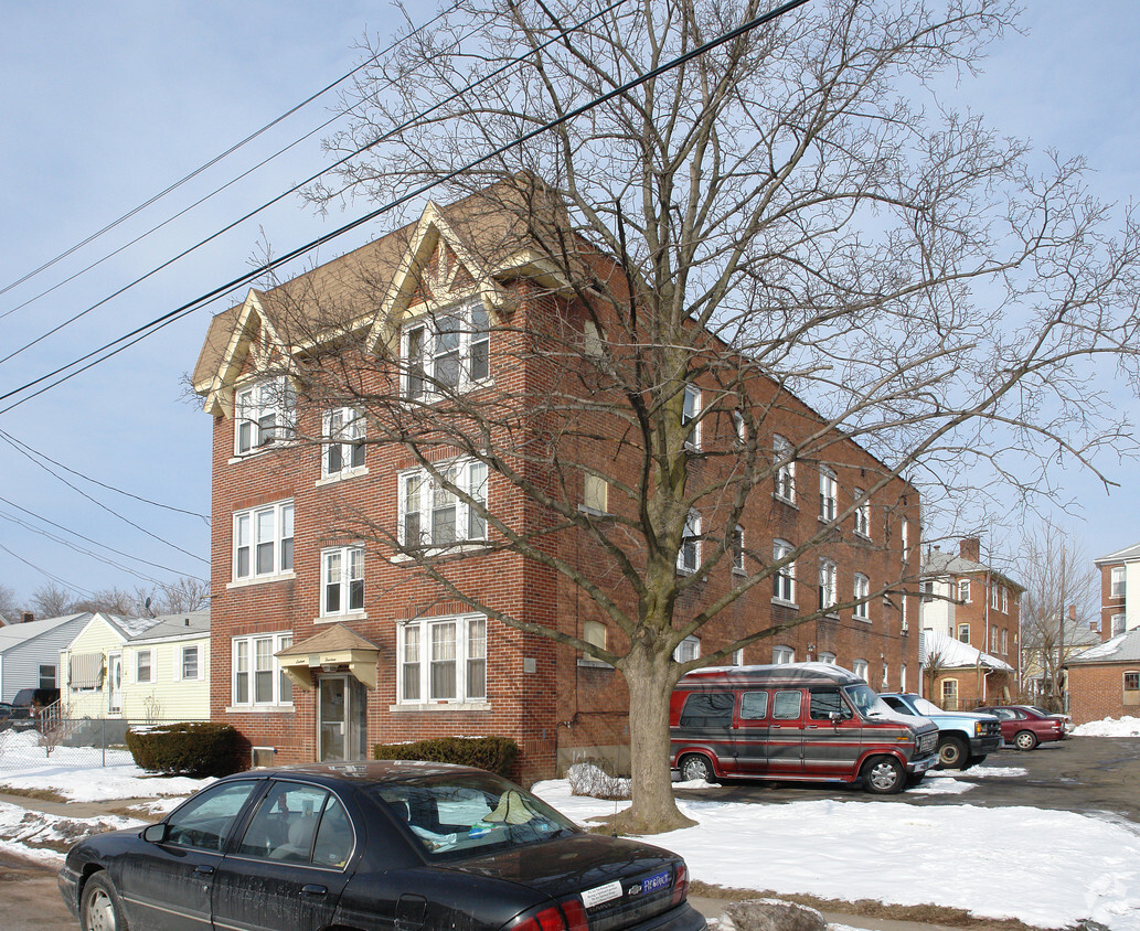 Primary Photo - 10-16 Gilman St