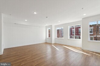 Building Photo - 673 N Preston St