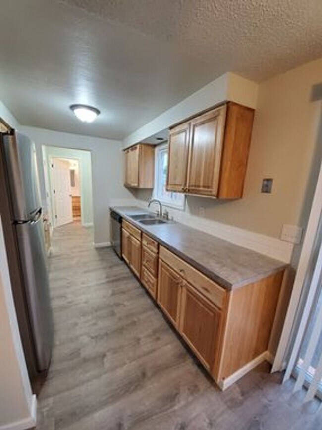 Foto del edificio - Fully Remodeled 3 Bedroom Townhome!