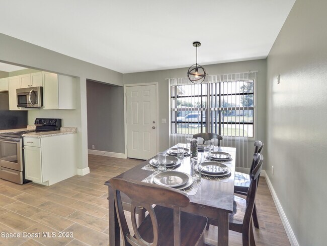 Foto del edificio - 2056 Little John Rd