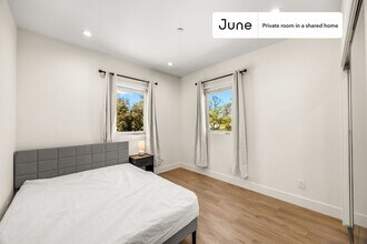 Building Photo - Room in Shared 4 bed/4 bath home