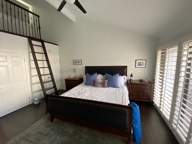 Building Photo - 10 Encore Ct