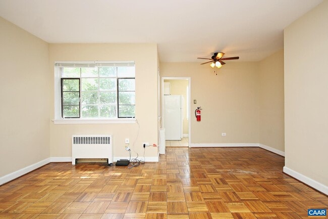 Foto del edificio - 32 University Cir