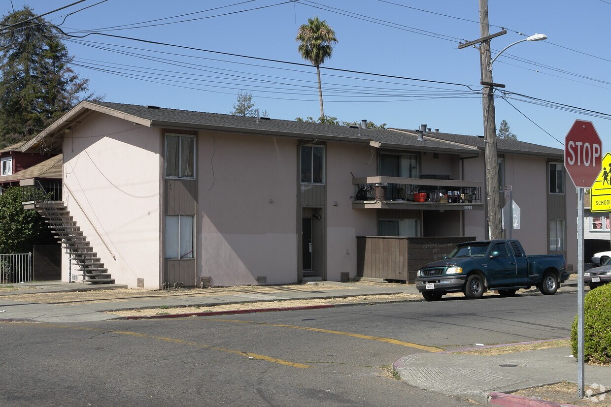 Foto principal - 8021 Plymouth St