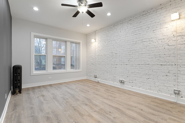 Building Photo - 6952 N Wolcott Ave