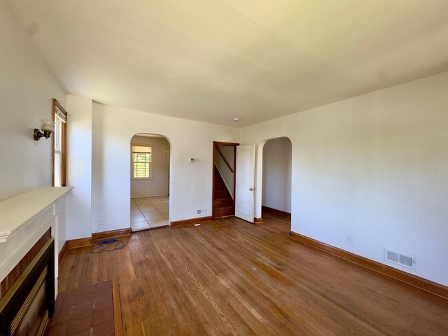 Building Photo - 7906 Hillendale Rd
