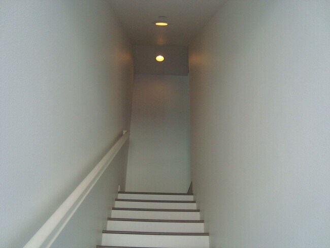 Foto del edificio - 8861 Ash Avenue