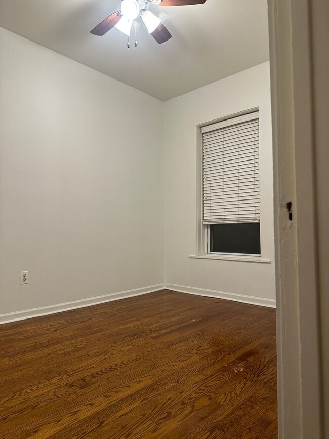 Building Photo - Beautiful 1 Bed Apartment in North Center/ Ravenswood Area Available August or September 1st
