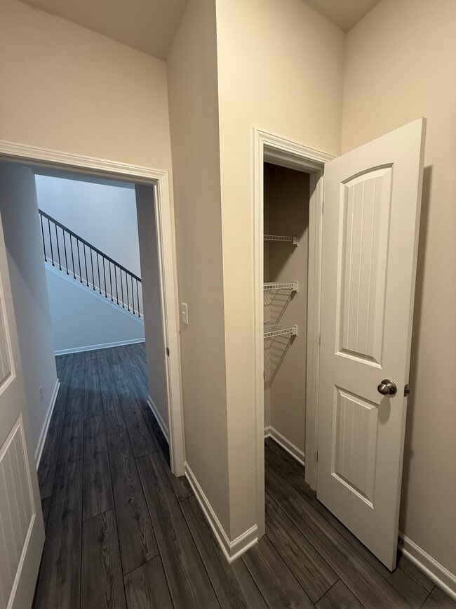 Building Photo - 79 Pineview Dr