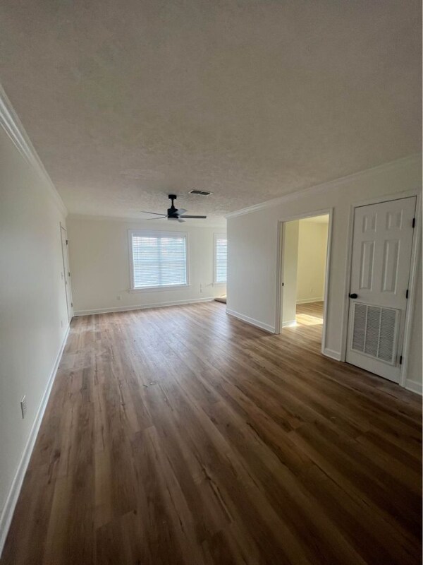 Building Photo - 22630 Lakeview Dr