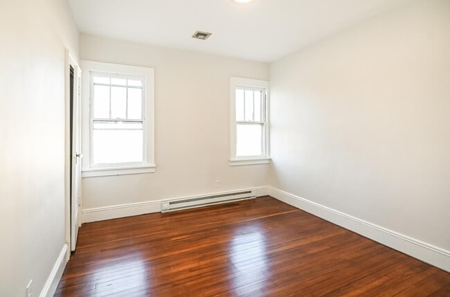 Foto del edificio - 265 McBride Ave