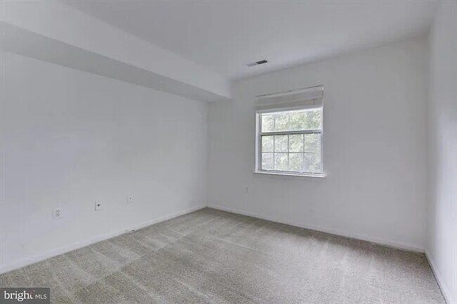 Foto del edificio - 8381 Montgomery Run Rd