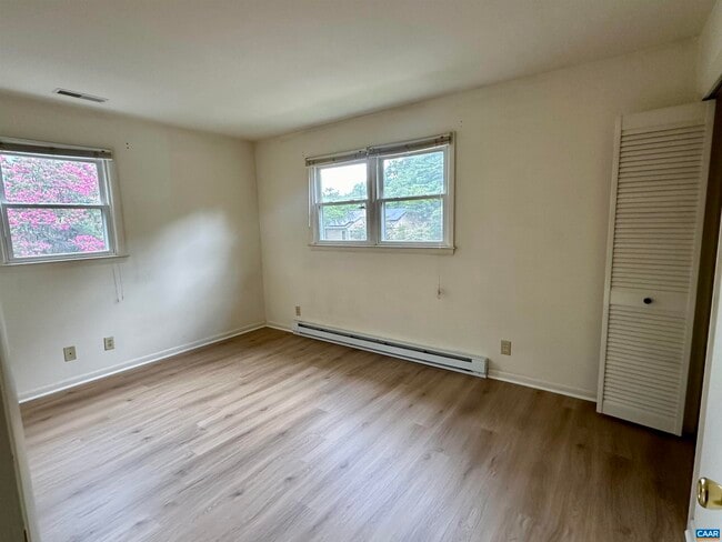 Building Photo - 104 Perry Dr