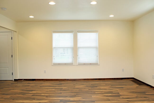 Building Photo - 9134 SE Ankeny St