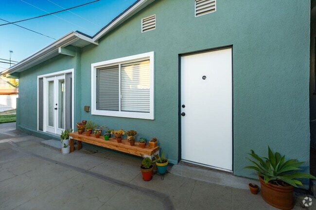 Building Photo - 1711 Freeman Ave