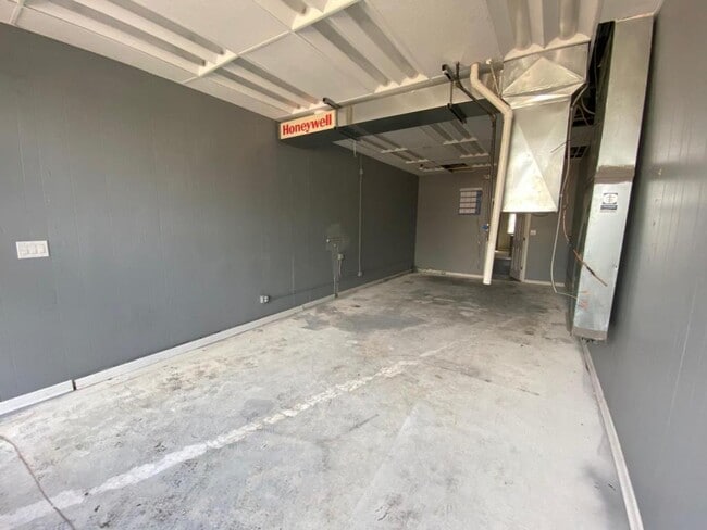 Building Photo - 5753 Ridge Rd