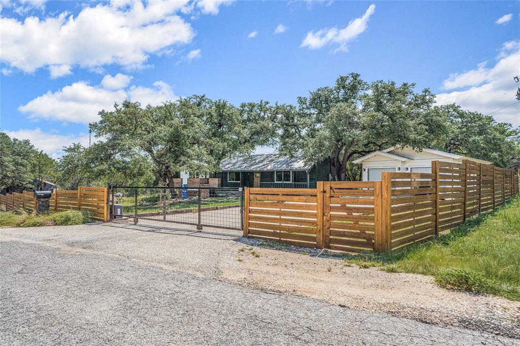 Foto principal - 180 Kingsway Dr
