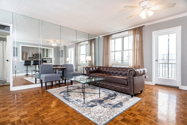 Foto del edificio - 300 W Peachtree St NW