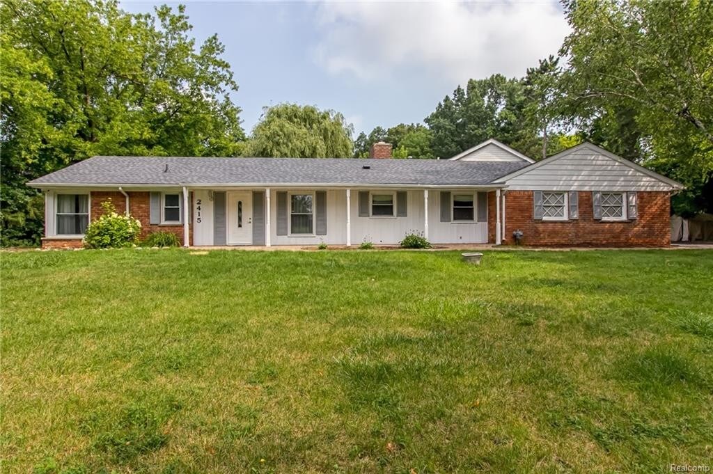 Primary Photo - 2415 E Hammond Lake Dr