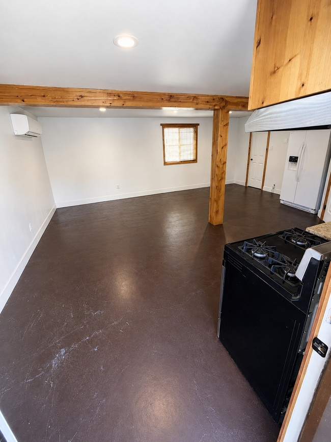 Building Photo - 2245 Ceanothus Ave