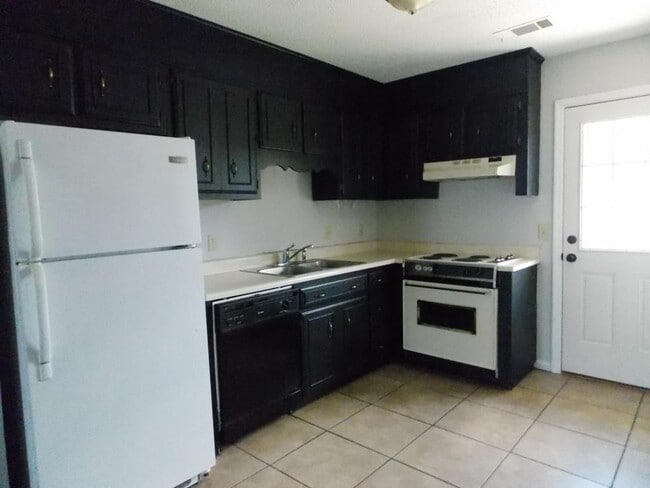 Building Photo - 140 Lanier Dr