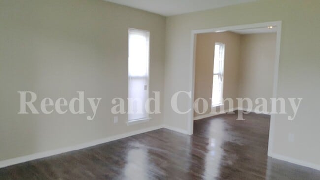 Building Photo - 2831 Gruber Dr