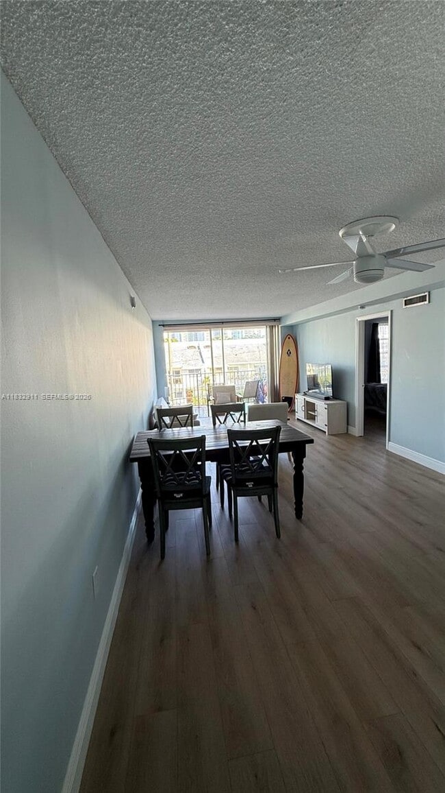 Foto del edificio - 3716 NE 168th St
