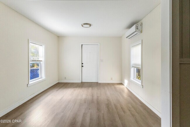 Foto del edificio - 2722 E 6th St