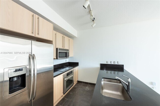 Foto del edificio - 79 SW 12th St