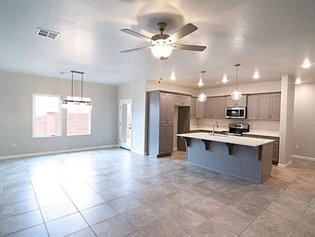 Building Photo - Newer home in Ivins! Great views!