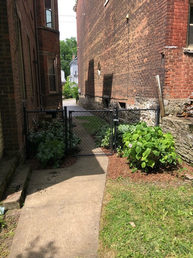 Building Photo - 133 Parker St