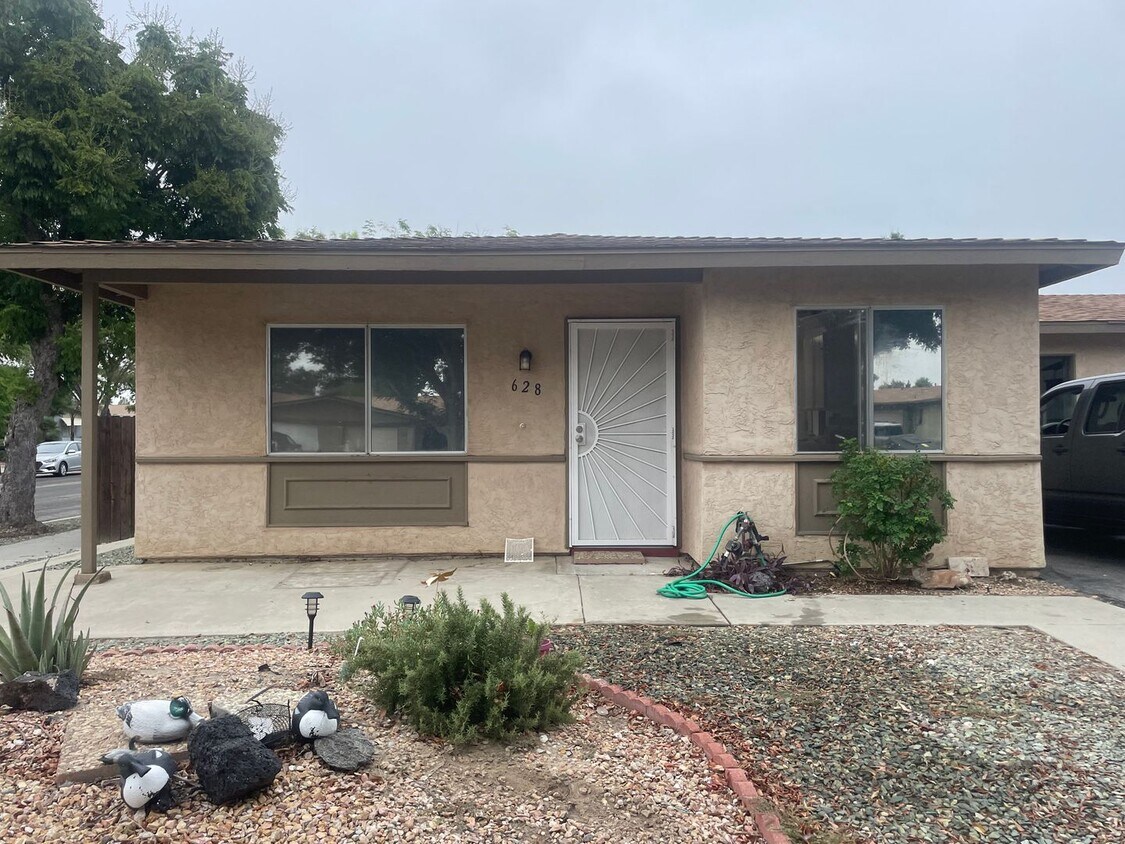 Building Photo - Recently Upgraded Two Bedroom Two Bathroom...