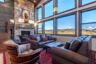 Building Photo - 3360 Alta Vista Dr