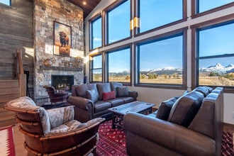 Building Photo - 3360 Alta Vista Dr