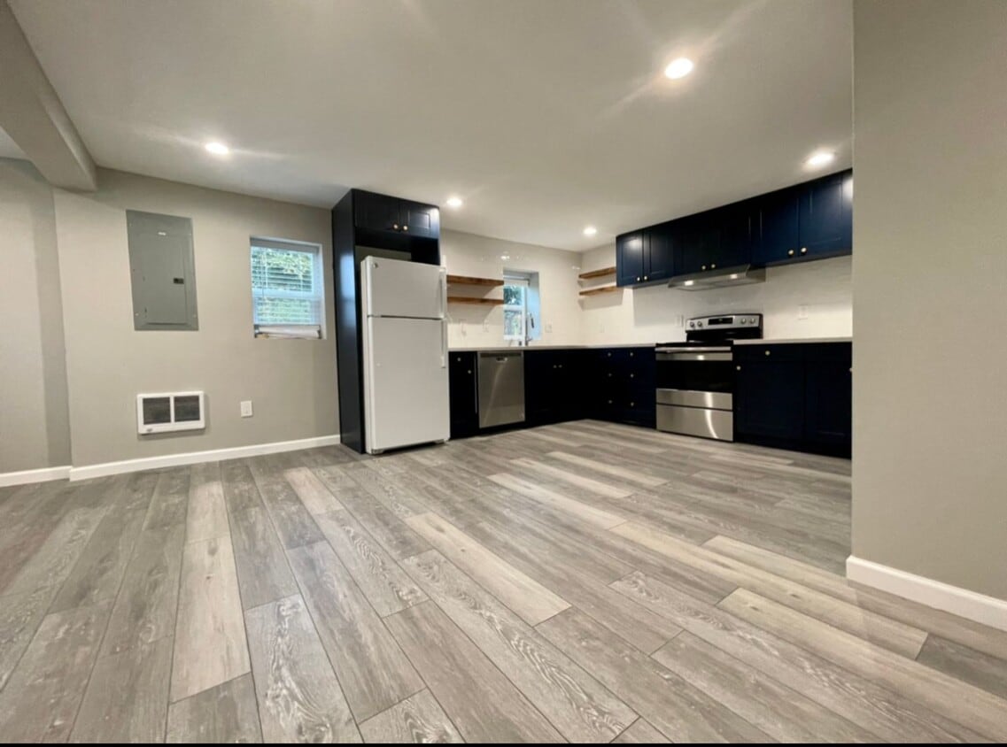 Stunning Mid Century Modern Cottage In Mill Park Neighborhood~ Large Yard w/ Privacy Fence~ Wash... - Stunning Mid Century Modern Cottage In Mill Park Neighborhood~  Large Yard w/ Privacy Fence~ Wash...