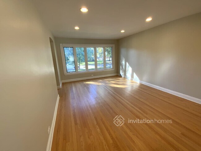 Building Photo - 6249 N Karlov Ave