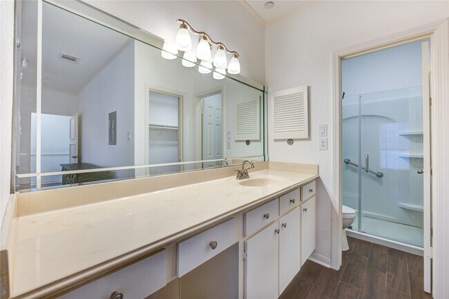 Foto del edificio - 401 Lakeside Ln