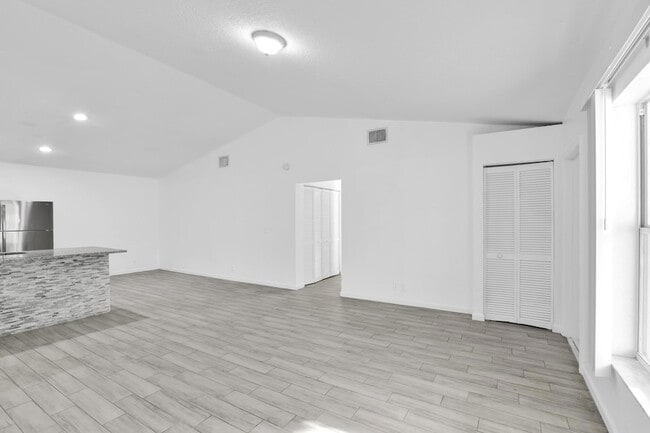 Building Photo - 13974 Folkestone Cir