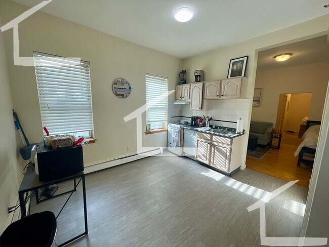 Foto del edificio - 208 Chestnut Hill Ave