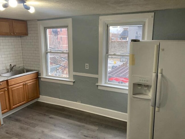 Building Photo - 3214 N Hoyne Ave