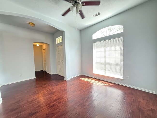 Foto del edificio - 21331 Riverside Ridge Ln