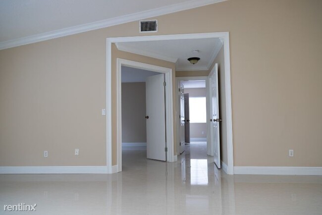 Building Photo - 3 br, 2 bath House - 8115 Lesia Cir