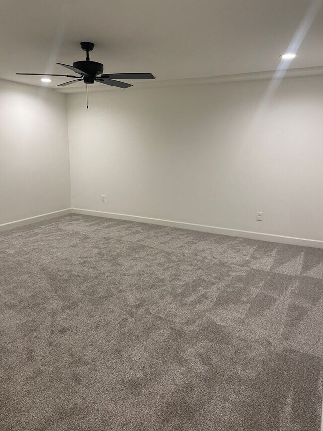 Foto del edificio - 16177-16177 Fontana St
