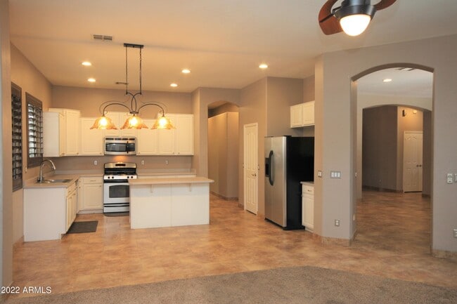 Building Photo - 6833 Cottontail Ln
