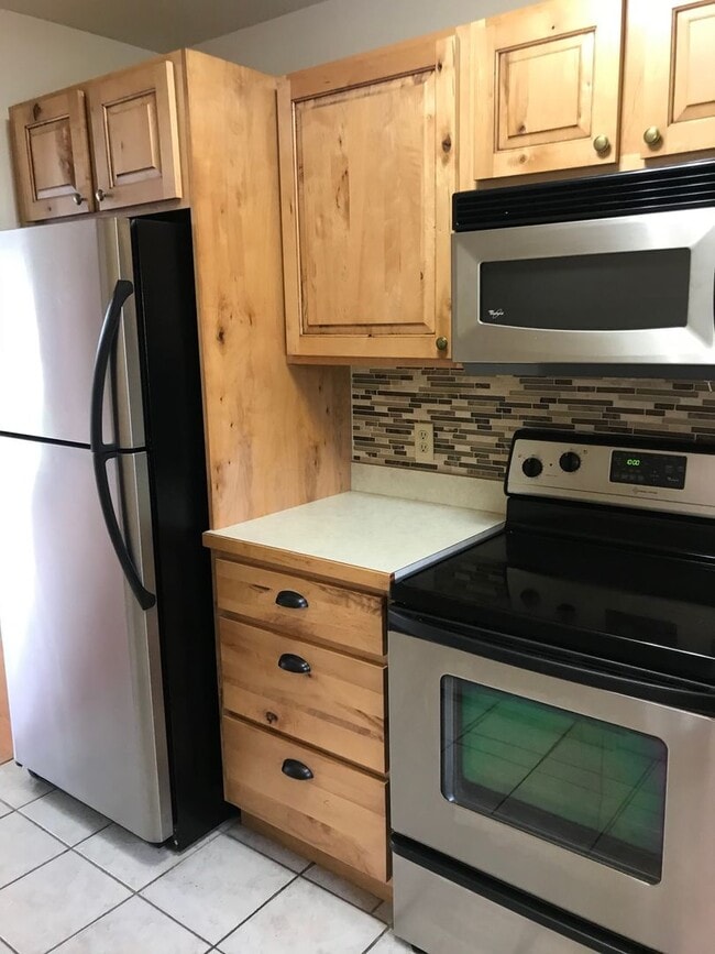 Building Photo - 2 Bed, 2.5 Bath Westend Condo!